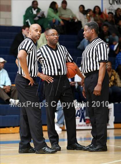 Thumbnail 1 in Cheyenne vs. Washington (Johnnie Cochran Classic) photogallery.