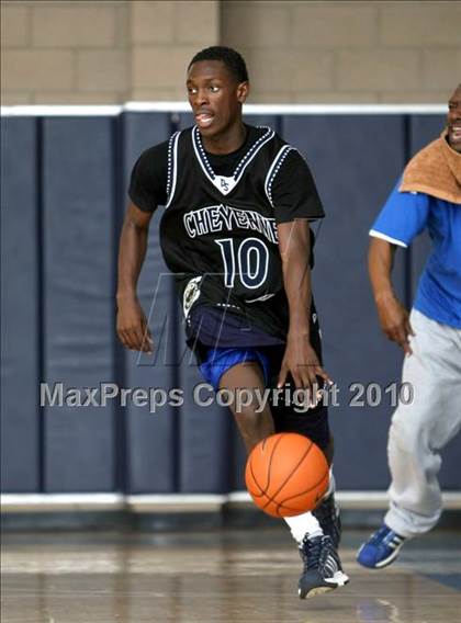 Thumbnail 3 in Cheyenne vs. Washington (Johnnie Cochran Classic) photogallery.