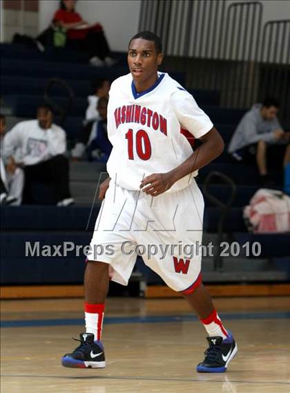 Thumbnail 2 in Cheyenne vs. Washington (Johnnie Cochran Classic) photogallery.