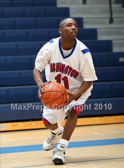 Thumbnail 2 in Cheyenne vs. Washington (Johnnie Cochran Classic) photogallery.