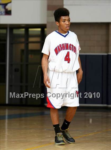 Thumbnail 2 in Cheyenne vs. Washington (Johnnie Cochran Classic) photogallery.
