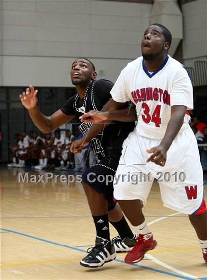 Thumbnail 2 in Cheyenne vs. Washington (Johnnie Cochran Classic) photogallery.