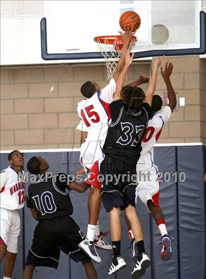 Thumbnail 3 in Cheyenne vs. Washington (Johnnie Cochran Classic) photogallery.