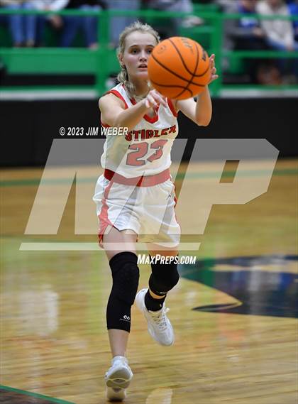 Thumbnail 3 in Stigler vs. Quinton photogallery.
