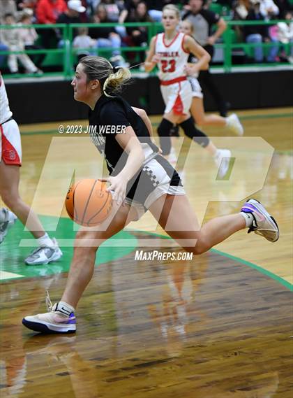 Thumbnail 3 in Stigler vs. Quinton photogallery.