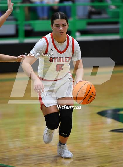Thumbnail 1 in Stigler vs. Quinton photogallery.