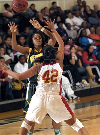 Thumbnail 1 in Kennedy vs. St. Francis (Hoops Classic 2009) photogallery.