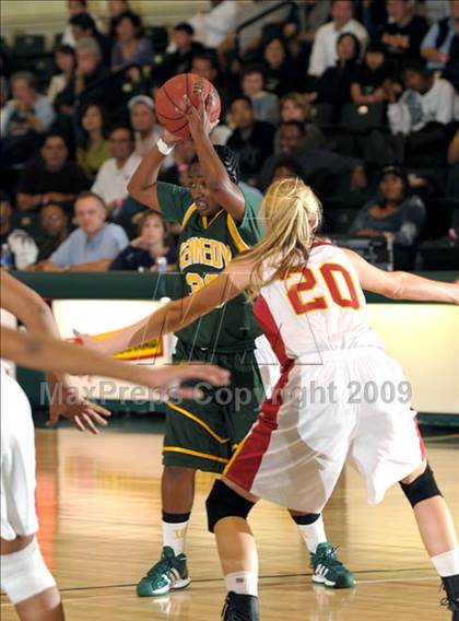 Thumbnail 2 in Kennedy vs. St. Francis (Hoops Classic 2009) photogallery.