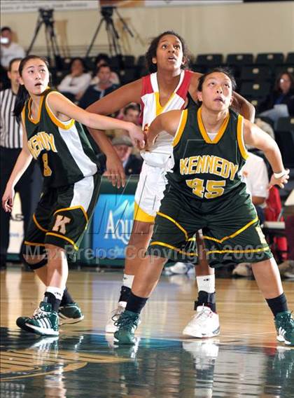 Thumbnail 2 in Kennedy vs. St. Francis (Hoops Classic 2009) photogallery.