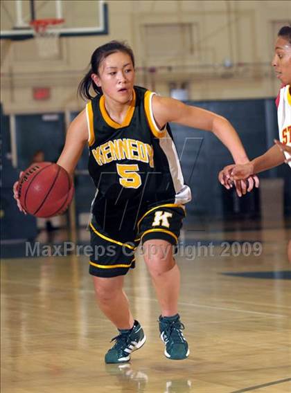 Thumbnail 1 in Kennedy vs. St. Francis (Hoops Classic 2009) photogallery.