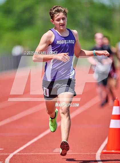 Thumbnail 2 in Lake Houston Conquerors Invitational (1600M) photogallery.