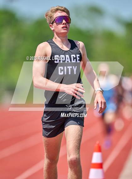 Thumbnail 1 in Lake Houston Conquerors Invitational (1600M) photogallery.