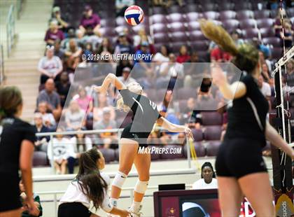 Thumbnail 3 in Waxahachie vs Red Oak photogallery.