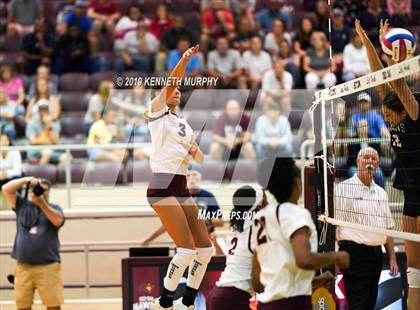 Thumbnail 3 in Waxahachie vs Red Oak photogallery.