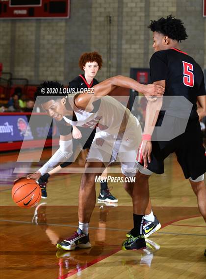 Thumbnail 2 in Etiwanda vs. Westchester (Nike Extravaganza) photogallery.