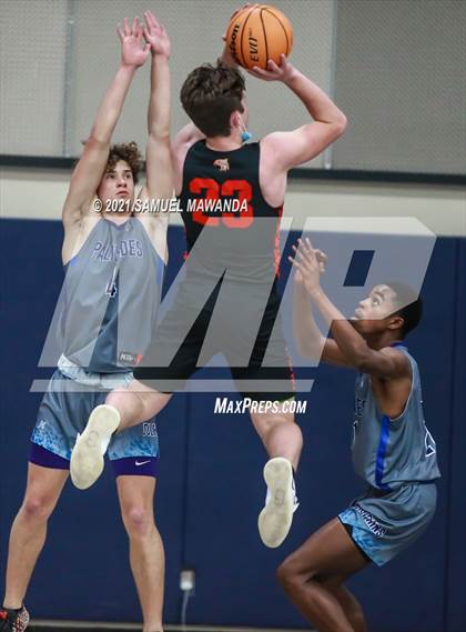 Thumbnail 1 in Palisades vs Centennial (19th Annual Rose City Roundball classic) photogallery.