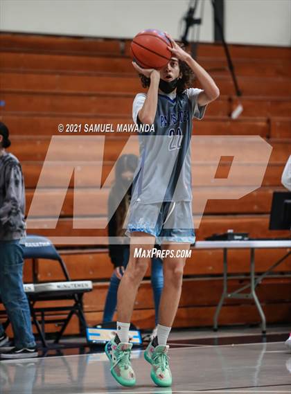 Thumbnail 1 in Palisades vs Centennial (19th Annual Rose City Roundball classic) photogallery.