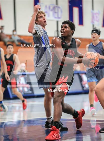 Thumbnail 2 in Palisades vs Centennial (19th Annual Rose City Roundball classic) photogallery.