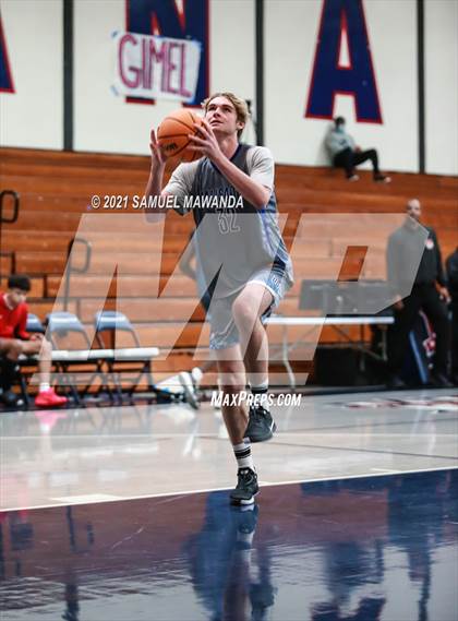Thumbnail 1 in Palisades vs Centennial (19th Annual Rose City Roundball classic) photogallery.