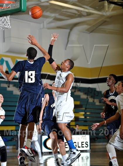 Thumbnail 1 in San Marcos vs. Mater Dei (Eagle Invitational) photogallery.