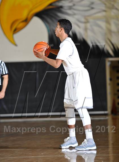 Thumbnail 2 in San Marcos vs. Mater Dei (Eagle Invitational) photogallery.