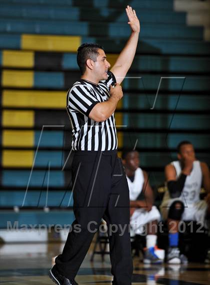 Thumbnail 2 in San Marcos vs. Mater Dei (Eagle Invitational) photogallery.