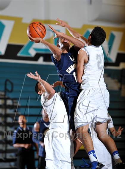 Thumbnail 2 in San Marcos vs. Mater Dei (Eagle Invitational) photogallery.