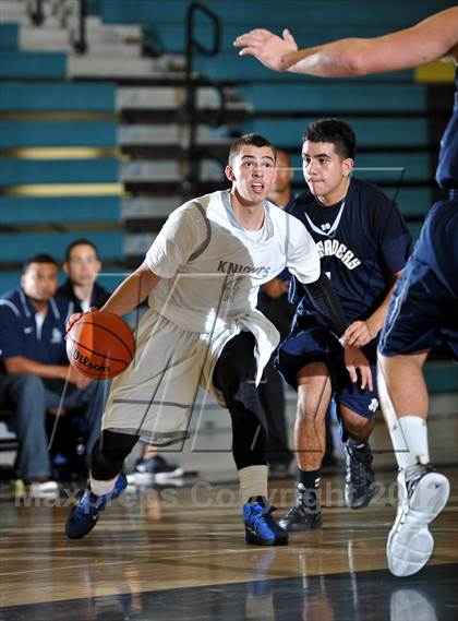Thumbnail 2 in San Marcos vs. Mater Dei (Eagle Invitational) photogallery.