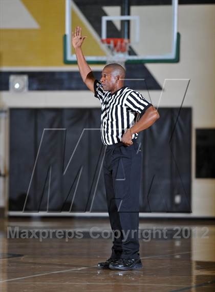 Thumbnail 3 in San Marcos vs. Mater Dei (Eagle Invitational) photogallery.