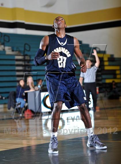 Thumbnail 2 in San Marcos vs. Mater Dei (Eagle Invitational) photogallery.
