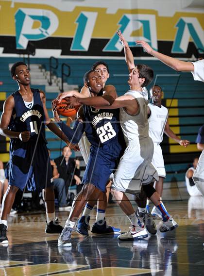Thumbnail 2 in San Marcos vs. Mater Dei (Eagle Invitational) photogallery.