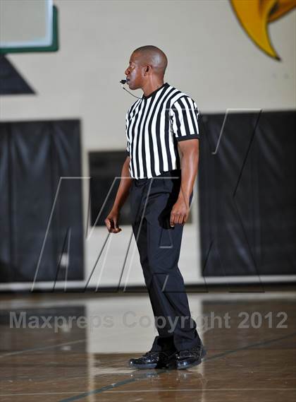 Thumbnail 2 in San Marcos vs. Mater Dei (Eagle Invitational) photogallery.