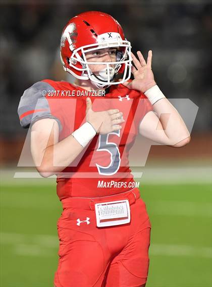 Thumbnail 1 in Holliday @ Ponder photogallery.