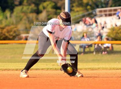Thumbnail 1 in Dixon @ Croatan photogallery.