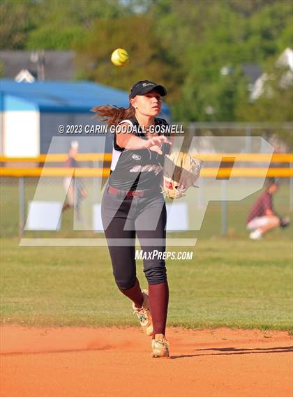 Thumbnail 2 in Dixon @ Croatan photogallery.