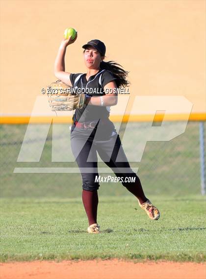 Thumbnail 2 in Dixon @ Croatan photogallery.