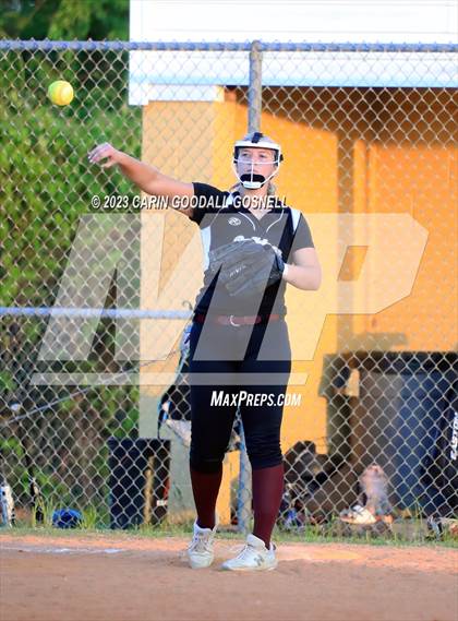 Thumbnail 1 in Dixon @ Croatan photogallery.