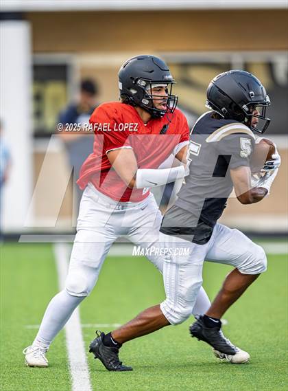 Thumbnail 3 in Kingwood Park vs. Galena Park (Scrimmage) photogallery.