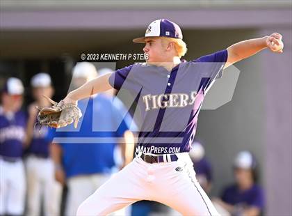 Thumbnail 3 in Bourgeois @ Thibodaux photogallery.