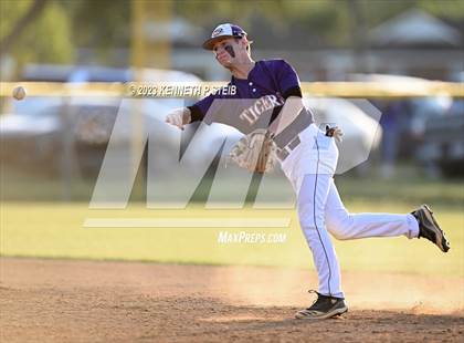 Thumbnail 3 in Bourgeois @ Thibodaux photogallery.