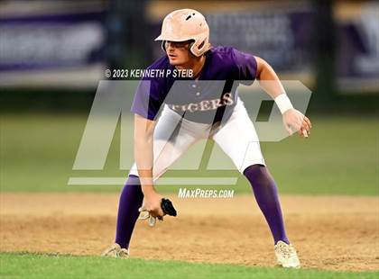 Thumbnail 2 in Bourgeois @ Thibodaux photogallery.