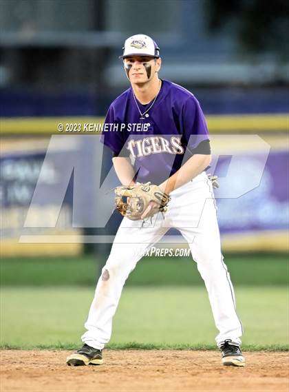 Thumbnail 3 in Bourgeois @ Thibodaux photogallery.