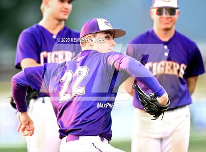 Thumbnail 1 in Bourgeois @ Thibodaux photogallery.