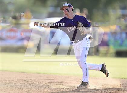 Thumbnail 1 in Bourgeois @ Thibodaux photogallery.