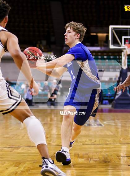 Thumbnail 3 in Longmont vs. Pueblo South (CHSAA 4A Final Four) photogallery.