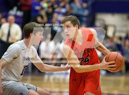 Thumbnail 2 in Collinsville vs. Edwardsville (IHSA Regional Semifinal) photogallery.