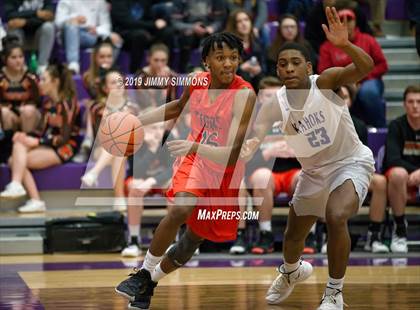 Thumbnail 1 in Collinsville vs. Edwardsville (IHSA Regional Semifinal) photogallery.