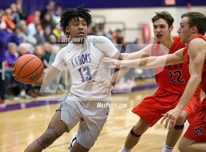 Thumbnail 2 in Collinsville vs. Edwardsville (IHSA Regional Semifinal) photogallery.