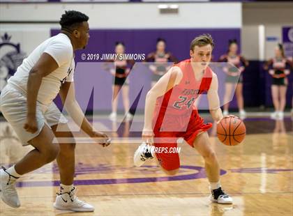 Thumbnail 1 in Collinsville vs. Edwardsville (IHSA Regional Semifinal) photogallery.