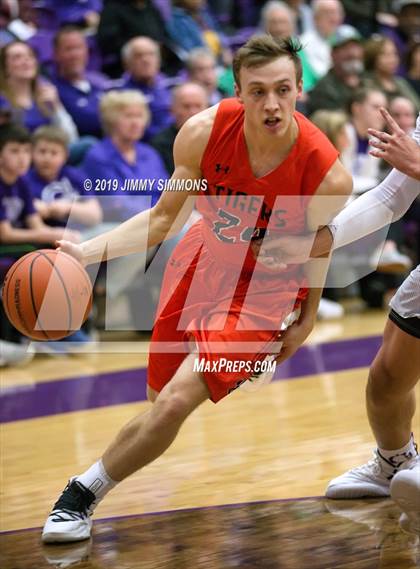Thumbnail 2 in Collinsville vs. Edwardsville (IHSA Regional Semifinal) photogallery.